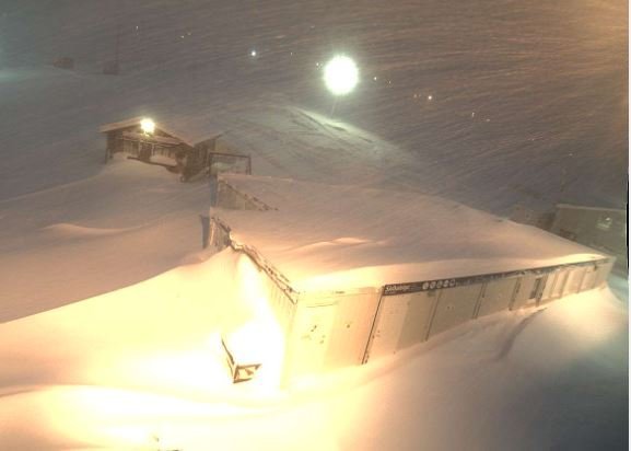 LOKAÐ í Hlíðarfjalli í dag vegna veðurs og aðstæðna