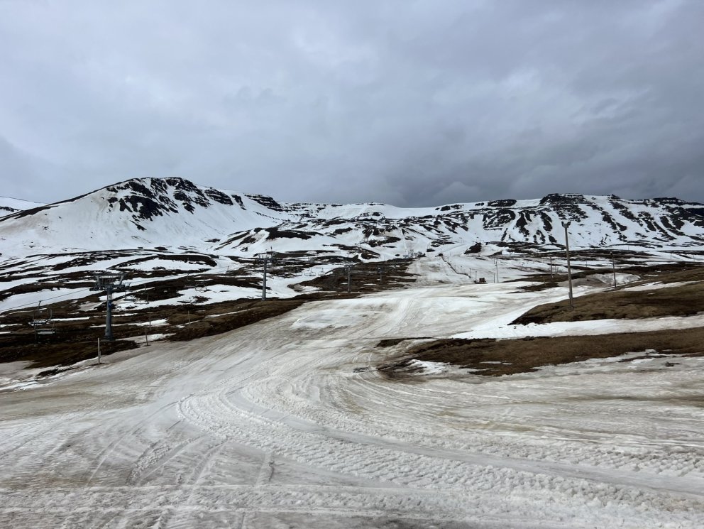 Sleðaumferð í Hlíðarfjalli