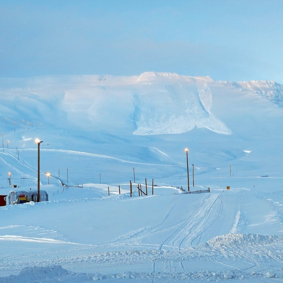 Snjóflóðum komið af stað með sprengjum til þess að draga úr snjóflóðahættu
